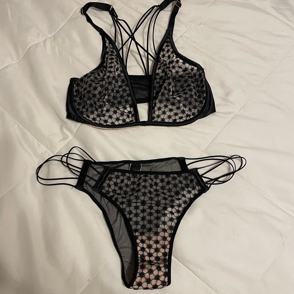 Sexy polka dot unlined lace set